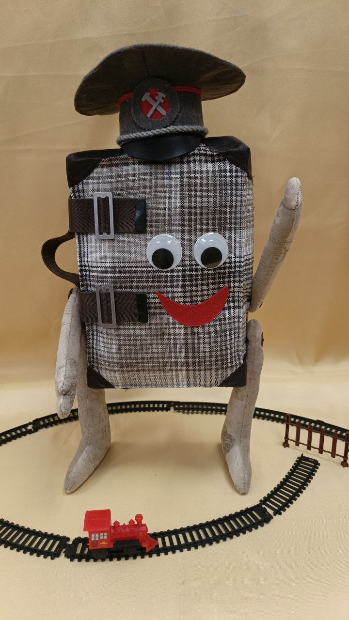 Калмыкова Алена 16 лет «Чемоданыч».jpg