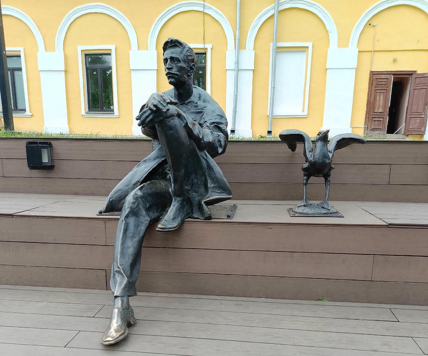 Памятник Александру Грину в Слободском.jpg Памятник Александру Грину в Слободском.jpg